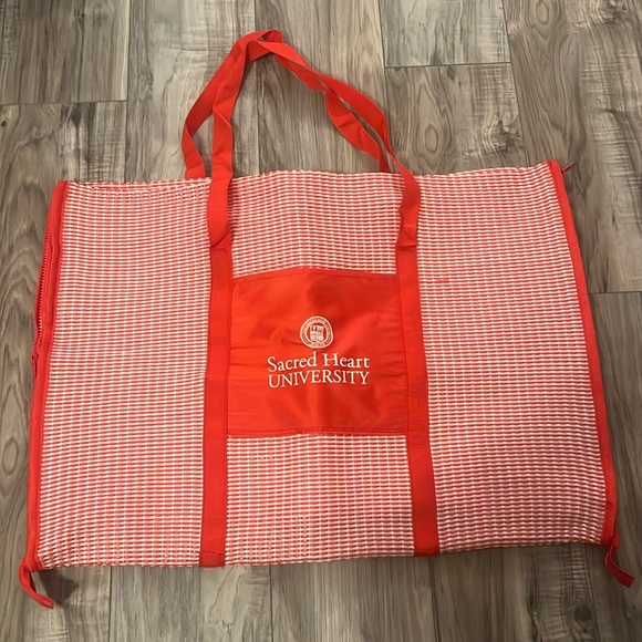 Sacred Heart university beach tote that turns into beach blanket with pillow - Picture 1 of 2